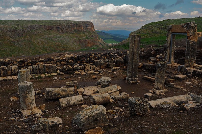 שרידי בית הכנסת בגן לאומי ארבל - צילום טל גליק