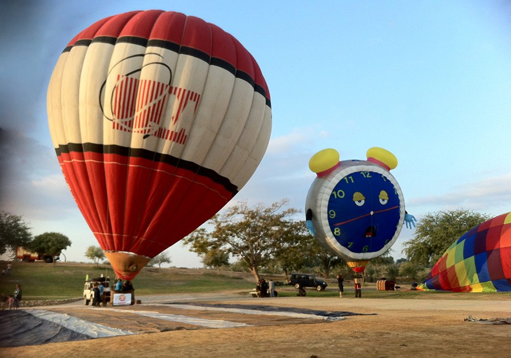 מופע כדורים פורחים בפארק הבשור - צילמה סיגלית כהן מופע כדורים פורחים בפארק הבשור - צילמה סיגלית כהן
