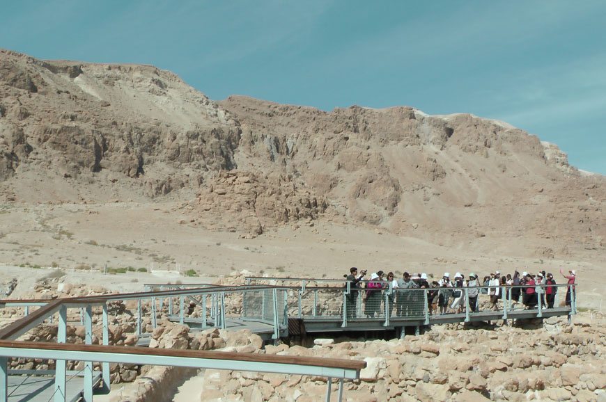 גן לאומי קומראן שוכן למרגלות המצוק הזקוף של מדבר יהודה ומתנשא מעל חופי ים המלח. צילום: תמי קרן-רותם