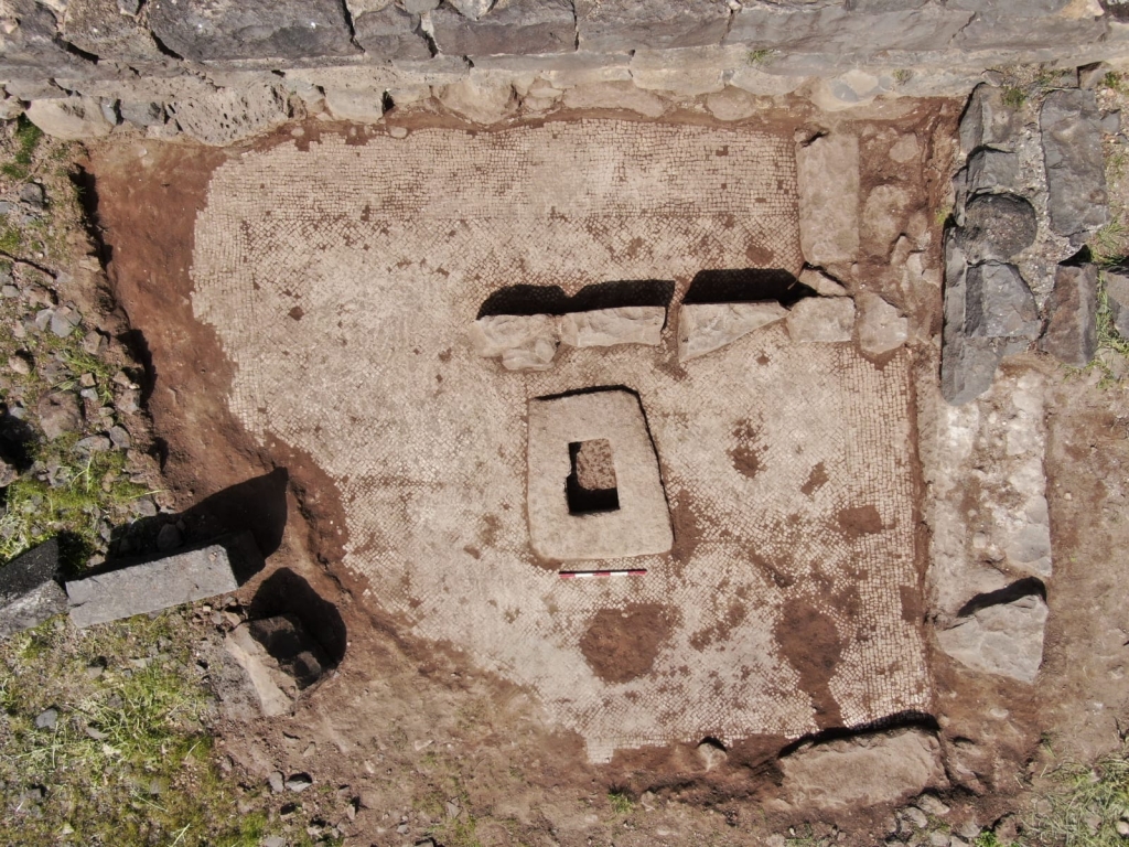 גת מעוטרת פסיפס, מתקופת התלמוד התגלתה בכורזים.jpeg