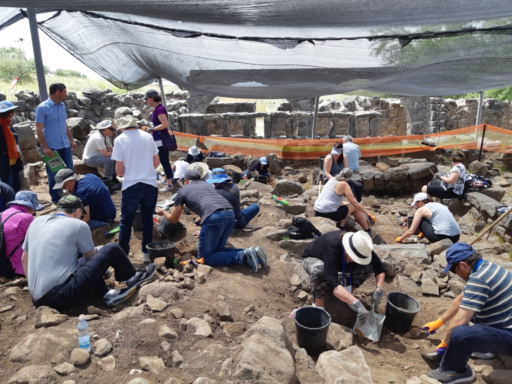 חופרים בכורזים