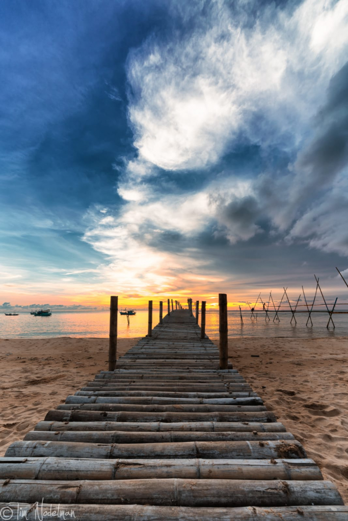 הולכת_עין_טים