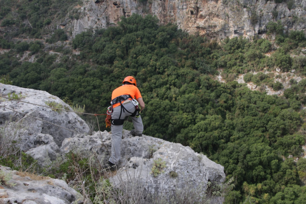 חילוץ גוזל נשר בכרמל - צילם צילום יוסי אבגנה רטג