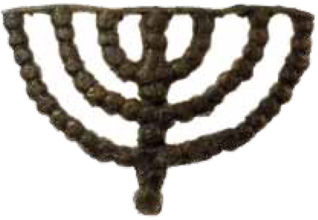 מנורת הברונזה שנמצאה בעין גדי - צילום מריאנה סלצברגר, באדיבות רשות העתיקות