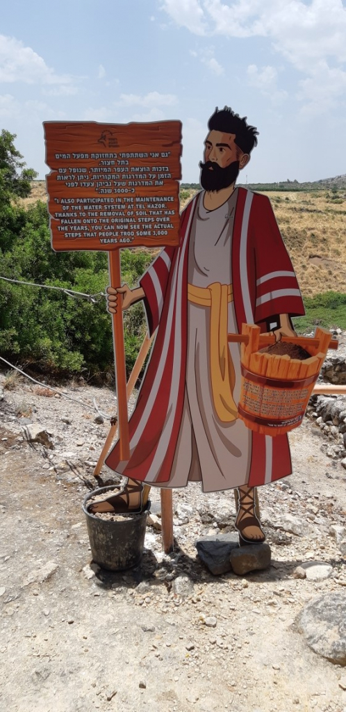 שלט המסביר את מהות ההתנדבות במפעל המים