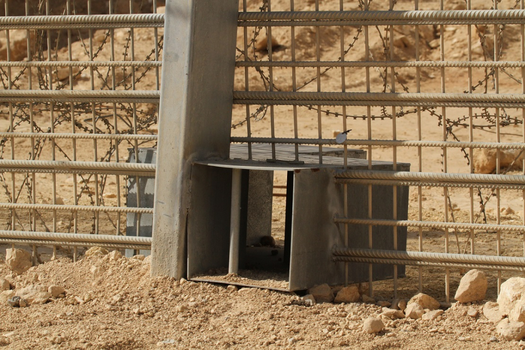 מעבר לחיות בר שהותקן בגדר עם מצרים - צילום דותן רותם