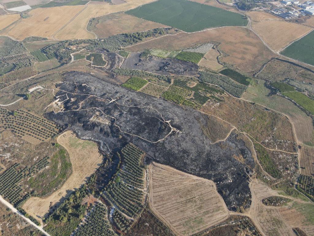 שריפה בגן לאומי תל גזר. צילום היחידה האווירית כב"ה
