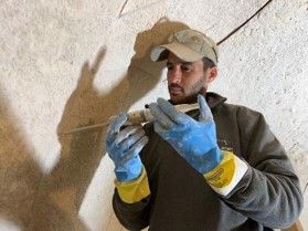 הזרקת חומר מליטה נוזלי לתוך הסדקים בסלע