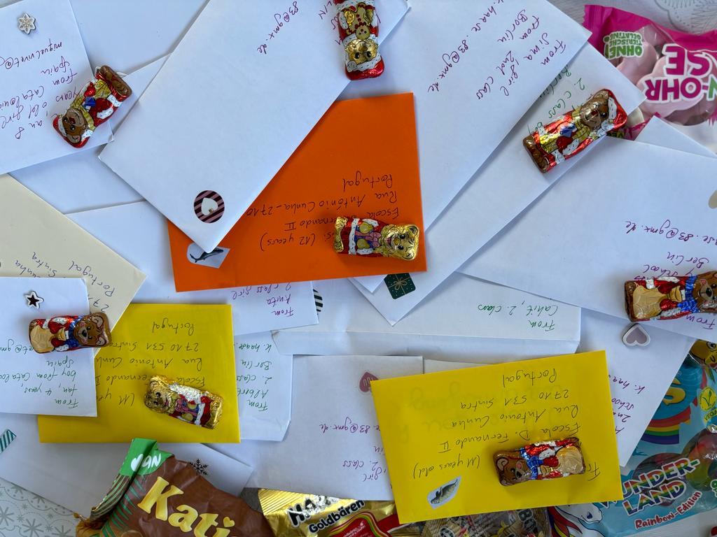 מכתבים וציורים מילדים של חברי ארגון הפקחים האירופאי לחיזוק ילדי עובדי הרשות בעקבות המלחמה