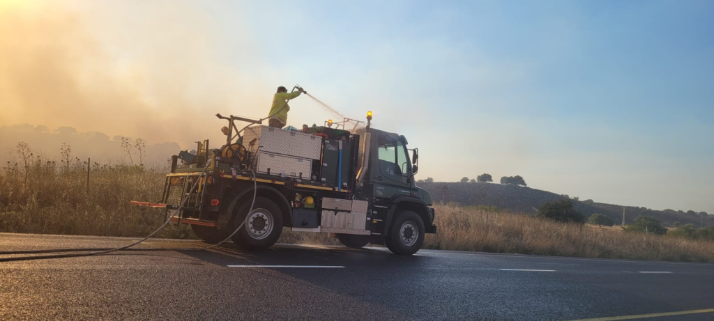 כבאית חדשה של רשות הטבע והגנים הגיעה רק אתמול ישר לשריפהצילום: מוחי עיד רשות הטבע והגנים